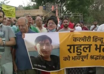 KP’s hold candle light march from Sheikhpora to Humhama