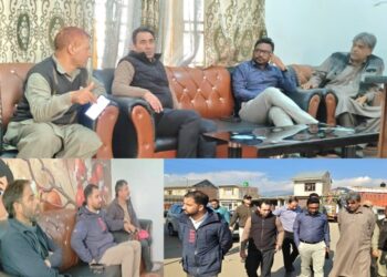 DC Kupwara inspects functioning of Fruit Mandi Handwara, Assures Resolution of Trader’s Issues