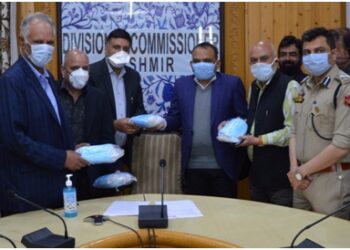 COVID-19: Kashmir Inc donates 1 lakh masks to divisional admin