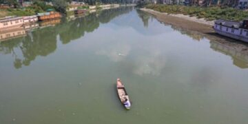 Kashmir breathes easy as Jhelum levels drop