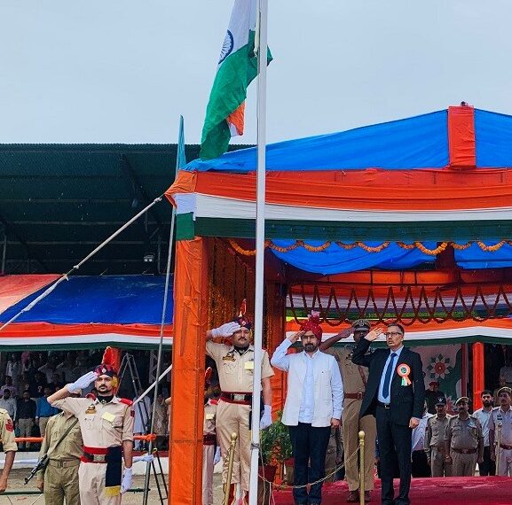 Kathua celebrates 79th Independence Day, Minister  Satish Sharma hoists National Flag