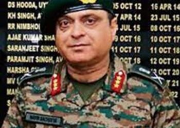 Amid ongoing anti-Militancy operation in Kathua, GOC Sachdeva visits Basantgarh
