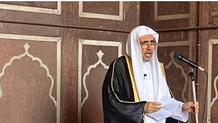 Muslim World League chief offers Friday prayers at Jama Masjid