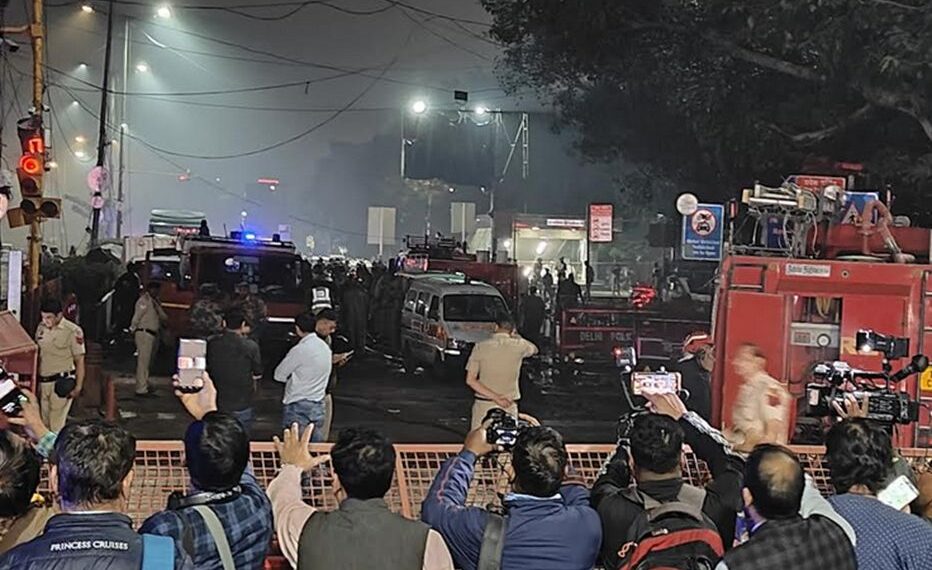 8 Killed In Blast Near Red Fort