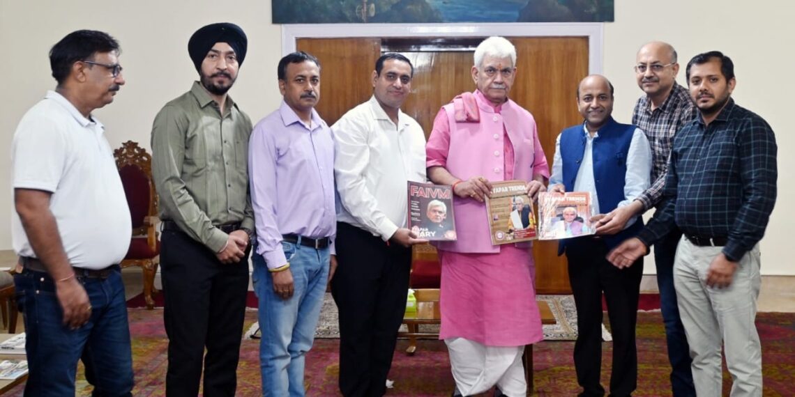 Delegation of Federation of All India Vyapar Mandal calls on Lt Governor