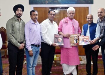 Delegation of Federation of All India Vyapar Mandal calls on Lt Governor