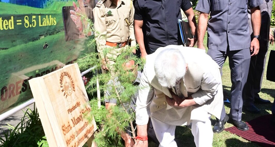 Lt Governor interacts with PRIs, residents of border villages & various other public delegations at Kupwara