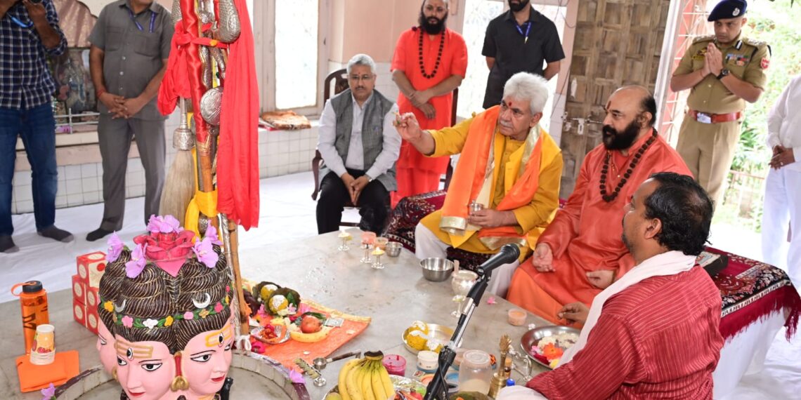 LG Sinha Performs Pujan Of Shri Amarnathji Chhari Mubarak