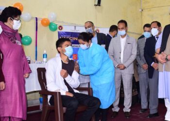 LG Sinha launches Covid-19 vaccination for 15-18 age group