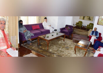 PAGD urges Kashmiri pandit employees not to leave valley; Delegations meet LG, BJP raises security issue