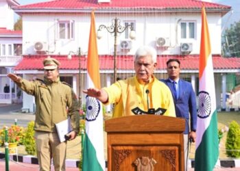 LG Administers ‘Rashtriya Ekta Diwas’ Pledge To Officers At Raj Bhawan, Pays Tributes To Sardar Patel On His Janm-Jayanti