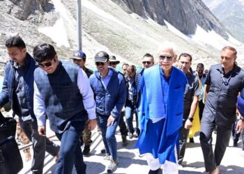 Amarnath Yatra-2025: LG visits Baltal, Reviews Medical & Healthcare facilities at the Base Camp