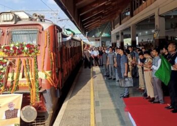 Apple Express: LG Flags Off Budgam-Delhi Parcel Train