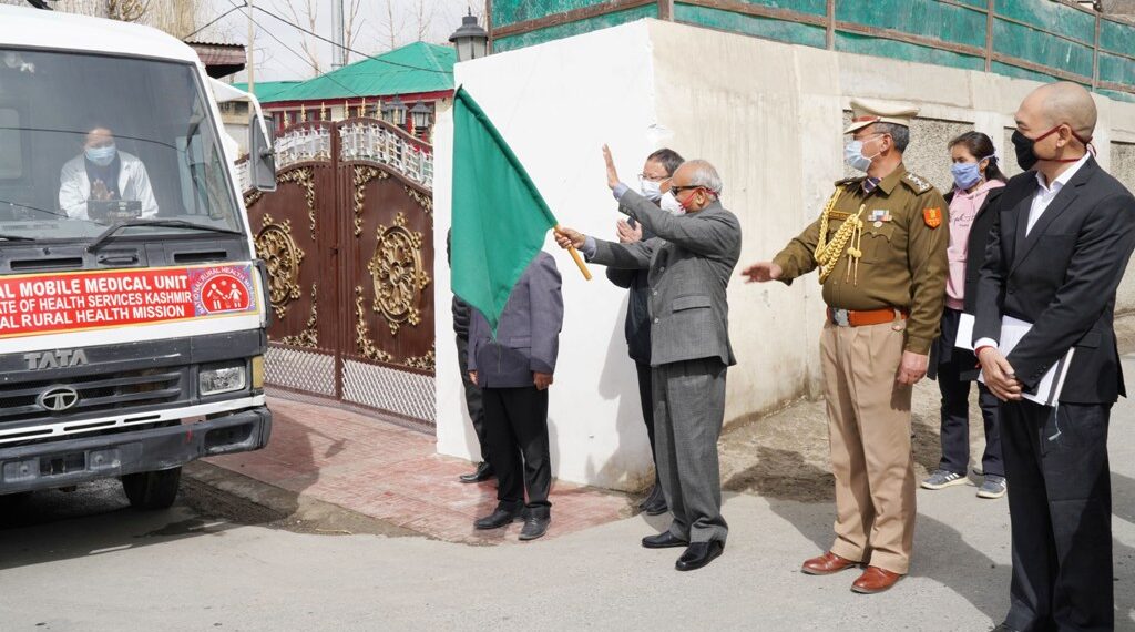 LG Mathur flags off Mobile medical unit in Leh, MMU sets off to provide specialist services in villages