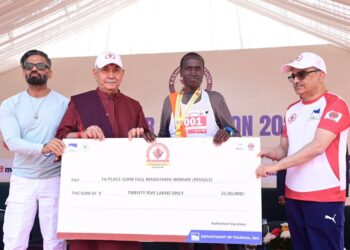 LG Sinha felicitates the winners of the first-ever International Marathon in J&K