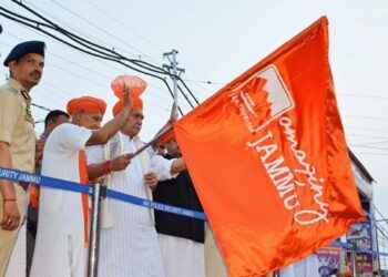 LG flags off the first batch of Amarnath Yatris, Wishes Yatris a safe, blessed spiritually enriching journey