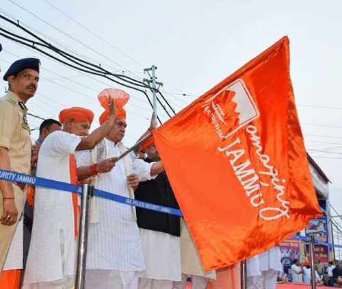 LG flags off the first batch of Amarnath Yatris, Wishes Yatris a safe, blessed spiritually enriching journey
