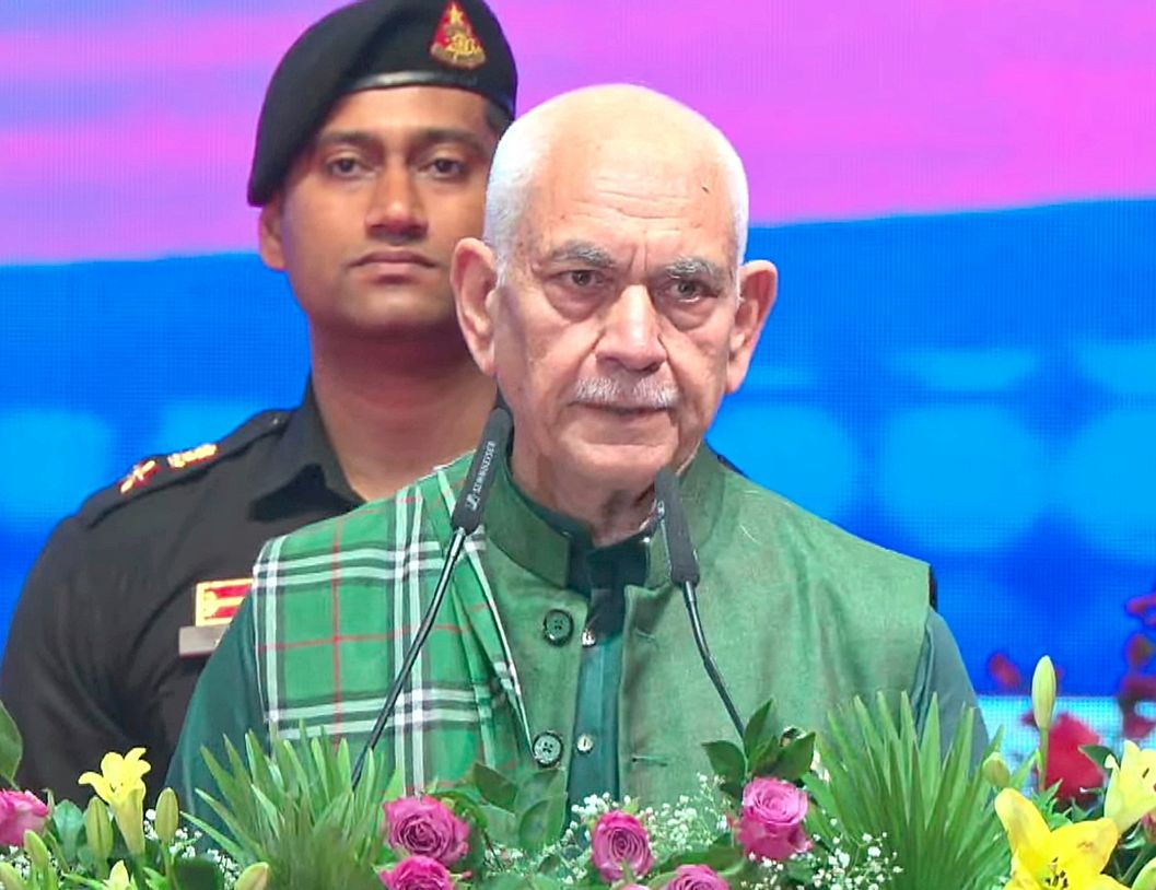 LG Flags Off J&K Youth for 2026 National Festival, Says “Youth A Mindset About Courage, Curiosity