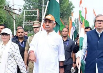 LG Sinha, CM Omar Cherish Tiranga At Dal Lake