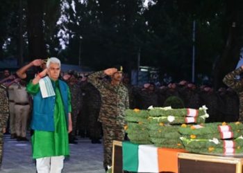 LG Sinha Lays Wreath, Pays Homage To Naik Dilwar Khan, Who Laid Down His Life In Anti-Militancy Op In Kupwara