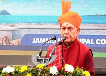 LG Sinha Salutes Netaji’s Fearless Legacy, National Flag’s Supremacy In Jammu