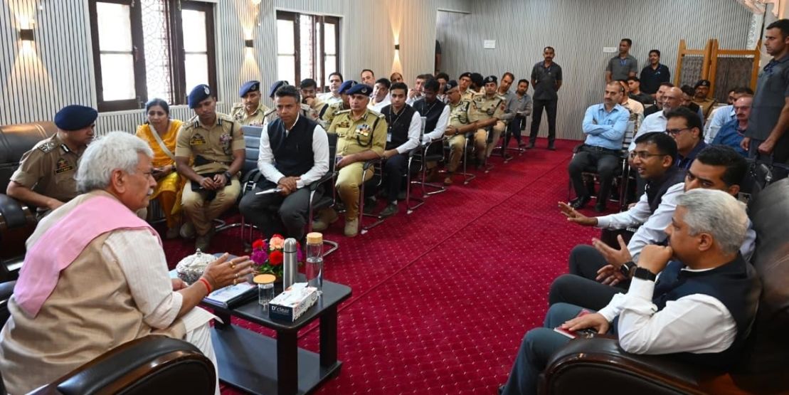LG Sinha reviewed the ground situation and pilgrim facilities at Chandanwari