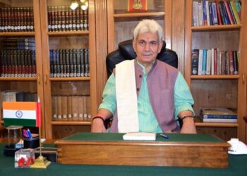 LG Sinha greets people on I- Day