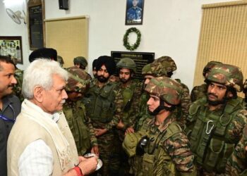 LG Visits Uri, Interacts with Soldiers at B’la