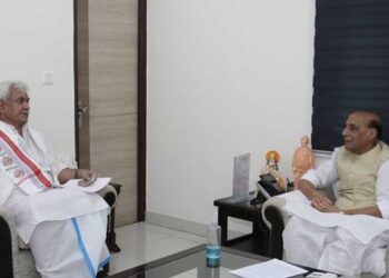 LG Sinha meets DM Rajnath, seeks assistance of BRO for Amarnath Yatra