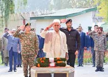 Lt Governor pays homage to 2 army men and 2 porters during a wreath-laying ceremony in Srinagar