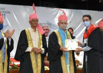 LG addresses Spl Convocation of Kashmir University