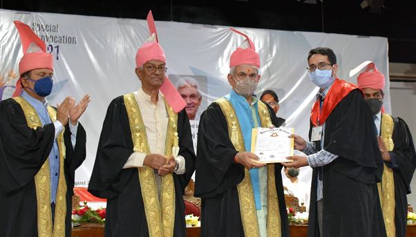 LG addresses Spl Convocation of Kashmir University