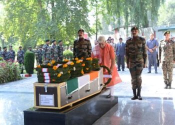 LG attends wreath ceremony, pays homage to Sepoy Pardeep Singh