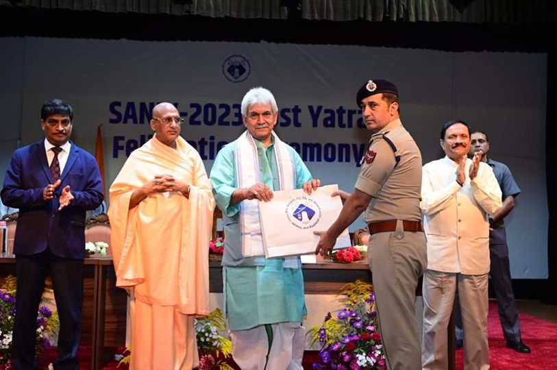 LG felicitates officers of Civil Admin, JKP, Army, Air force, CAPFs, NDRF, SDRF , SASB , service providers of Amarnath Yatra-2023
