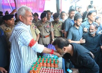 LG joins Youm-e-Ashura’s Zuljinah procession at Zadibal in Srinagar