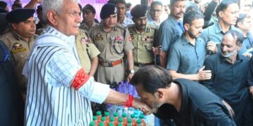 LG joins Youm-e-Ashura’s Zuljinah procession at Zadibal in Srinagar