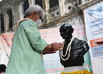 LG joins dandi march at Surya Mandir, Borsad, Gujarat, tributes Mahatma, Patel
