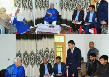 LG meets family members of the victims of Srinagar Boat Tragedy
