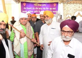 LG pays obeisance to Sri Guru Hargobind Ji Maharaj at Gurudwara Chatti Padshahi, Rainawari , Gurdwara Sri Shadimarg Sahib, Pulwama