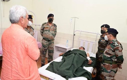 LG visits Army Hospital in Sgr, Inquires about health of civilian injured in Shopian attack