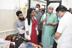 LG visits DH Poonch to enquire about civilians injured in road accident at Sawjian