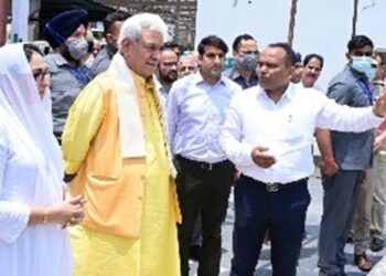 LG visits Dargah Hazratbal to review arrangements ahead of Eid