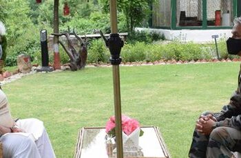 LG visits Lt. Gen Pandey’s residence, tributes his father-in-law, offers condolences
