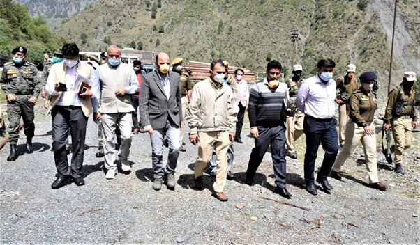 LG’s Pr Secy surveys sites for augmenting capacity for amarnath Yatris in Ramban distt