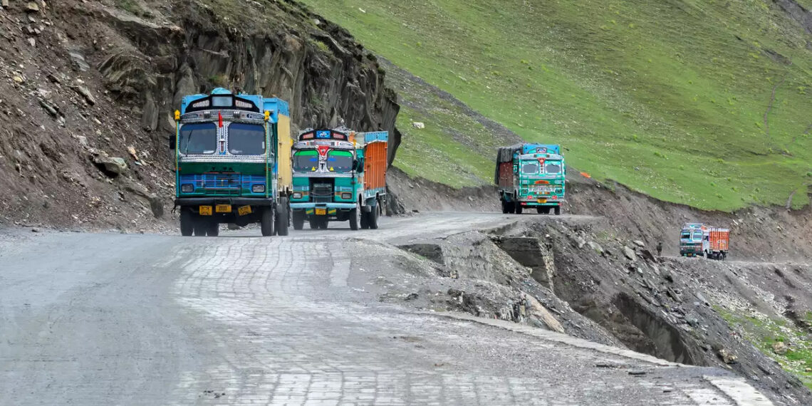 One way traffic restored on Srinagar Leh highway, Kashmir highway & Mughal road also open for traffic