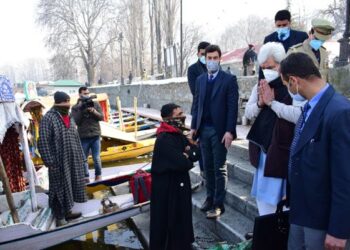 LG reviews restoration of essential services, inspects snow clearance works in Srinagar
