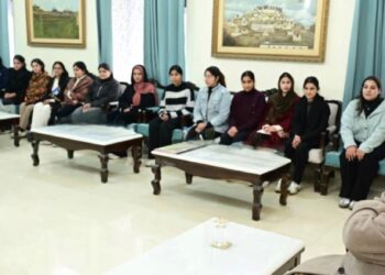 Lieutenant Governor flags off group of Youth from South Kashmir for Exposure Tour