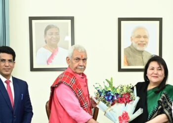 *LG Manoj Sinha Interacts with IDES Probationers at Lok Bhavan, Calls for Integrity and Excellence in Public Service*