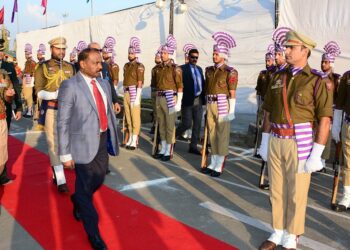 Lieutenant Governor visits Civil Secretariat, receives Guard of Honour
