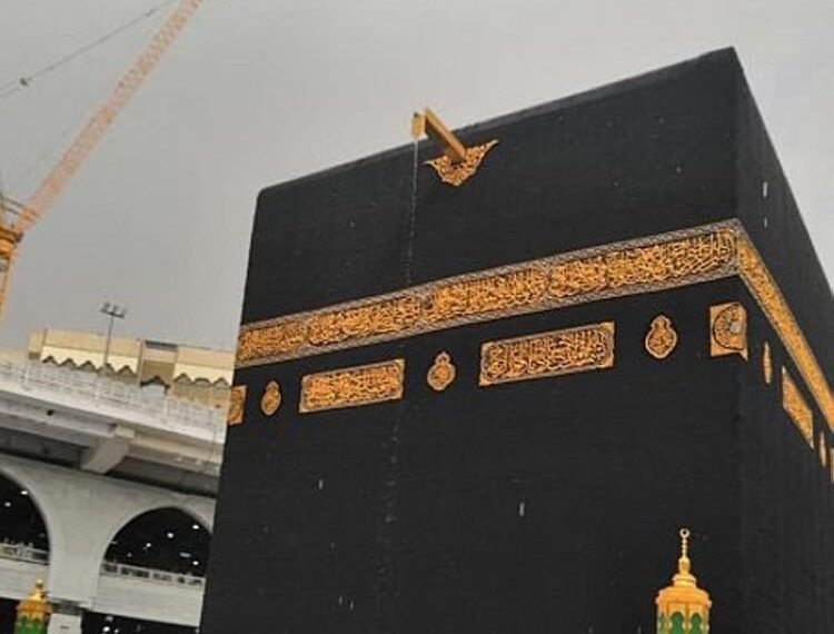 Light rain blesses Makkah